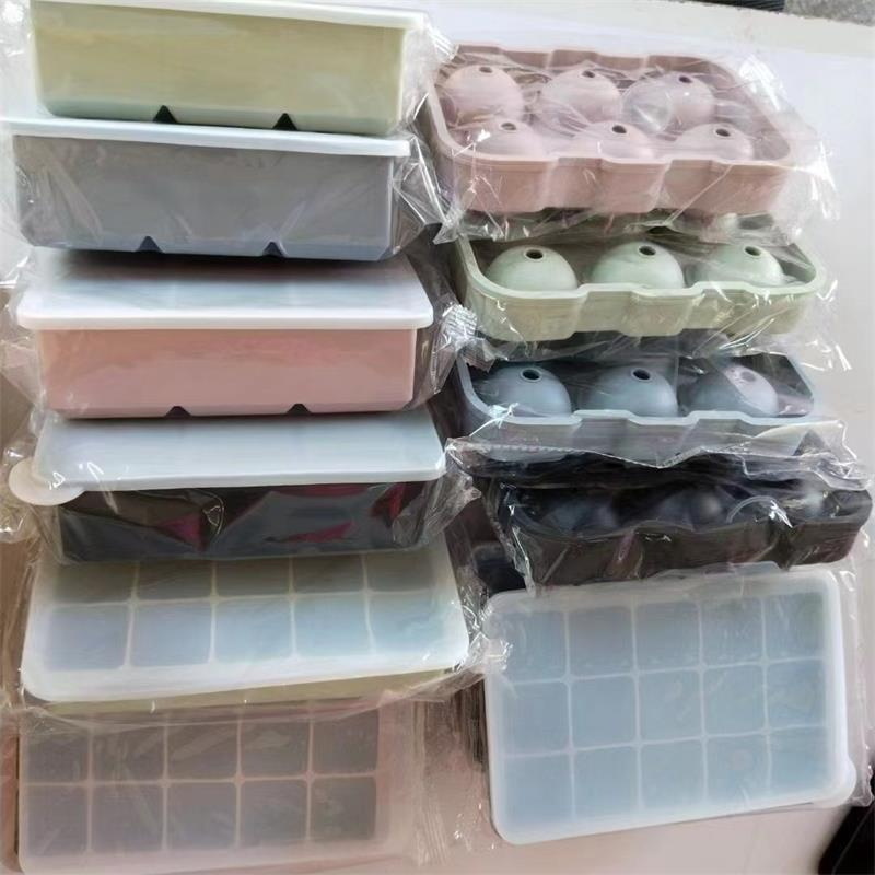 Silicone ice cube trays (3) Silicone ice cube trays (3)