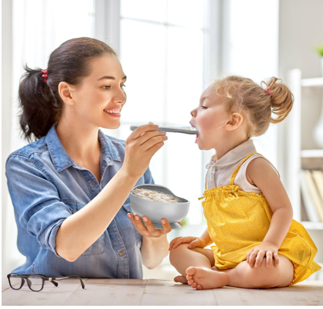 Children's silicone feeding tableware baby learning to eat snail bowl with suction cup plain silicone bowl baby anti-drop complementary food bowl