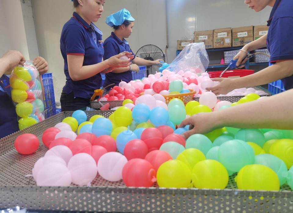Silicone Water Ball