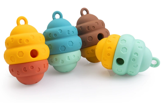 Hot-selling silicone pet slow feeder for cats and dogs, an interactive toy for mental enrichment, designed for teeth grinding and anti-choking