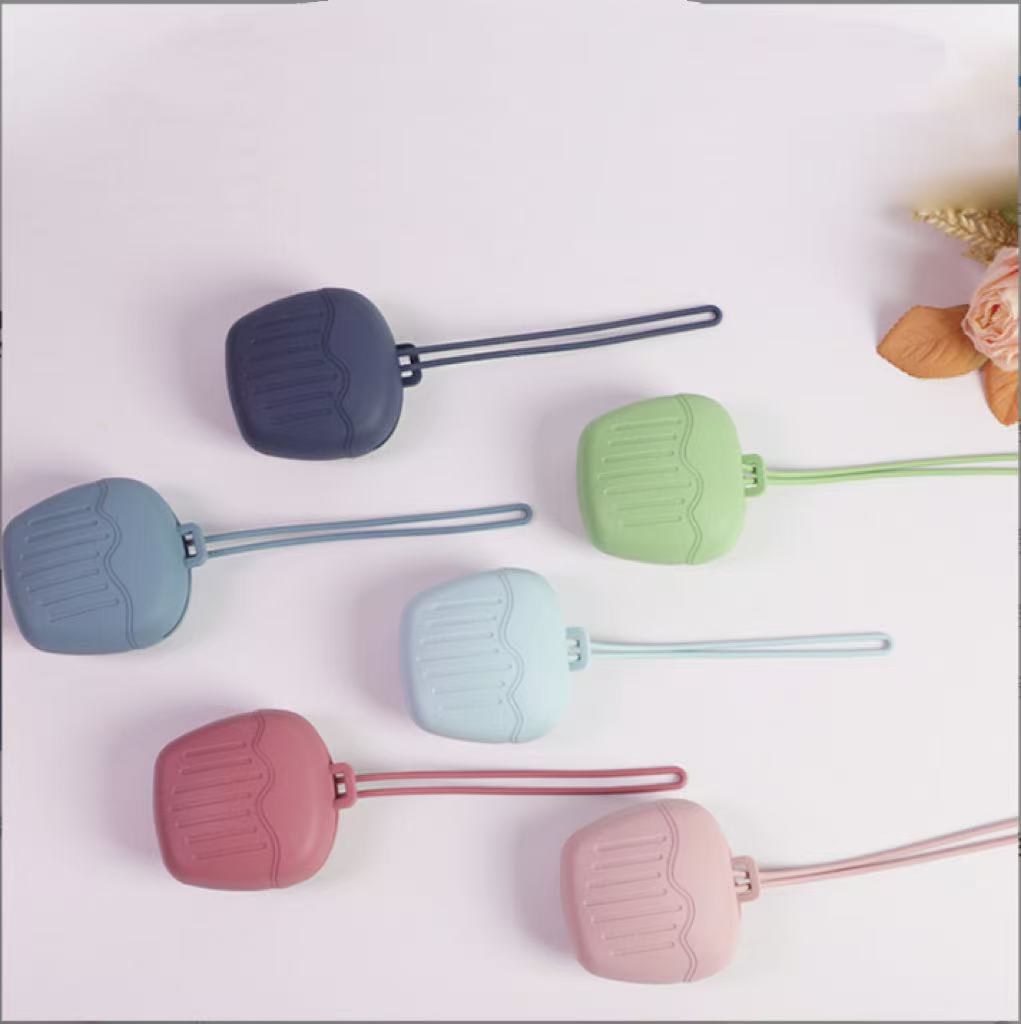 Portable Silicone Pacifier Storage Case with Lanyard Pacifier Bag Cartoon Ice Cream Silicone Pacifier Bag.